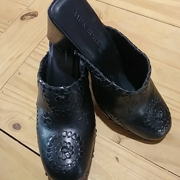 Jack Rogers Shoes - 💞 NWOT Jack Rogers Leather Ali Clogs Size 7.5M
